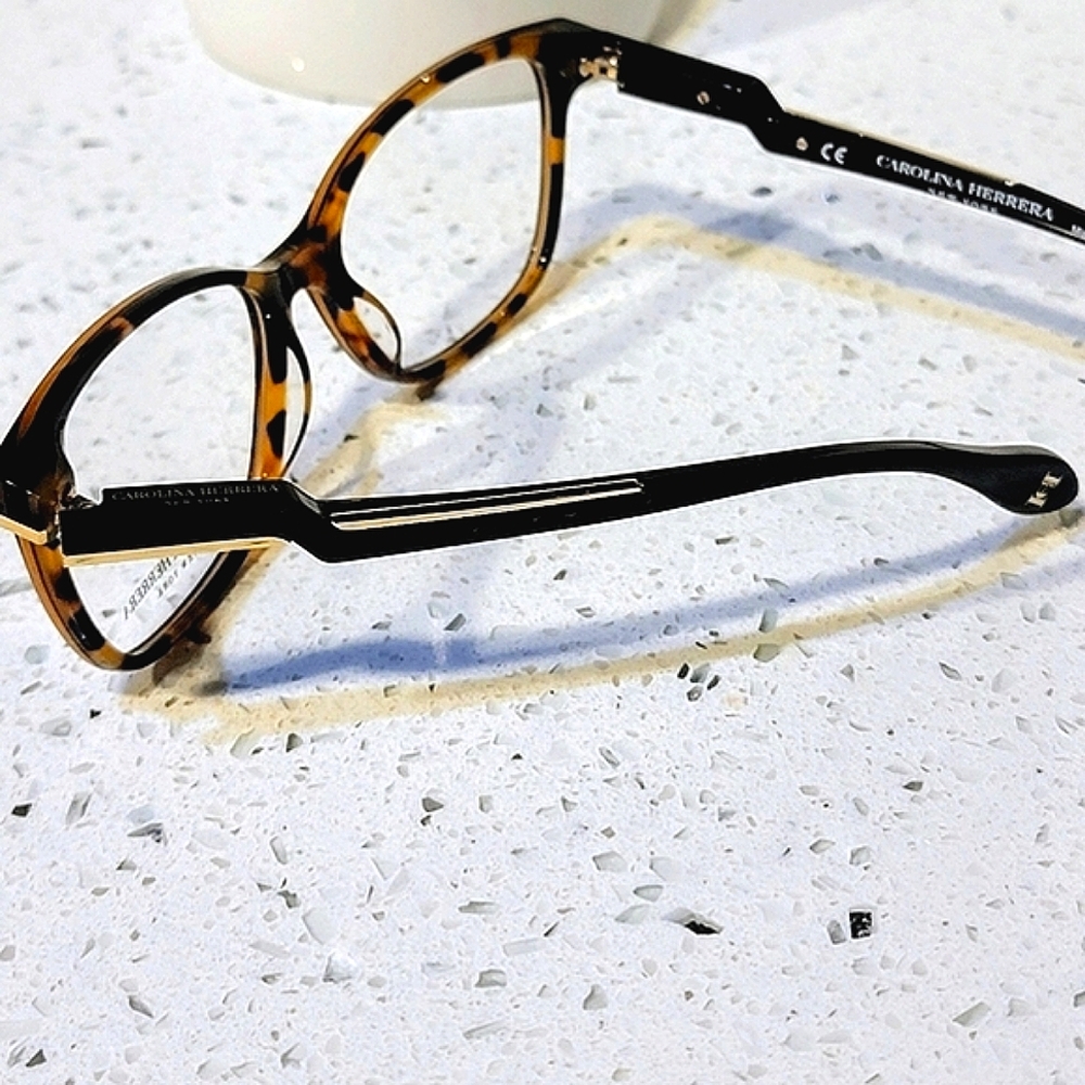 NWOT Carolina Herrera NY Tortoise Frame